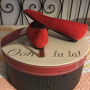 Size 8.5 Suede Reddish-Orange Pointy Toe Flats
